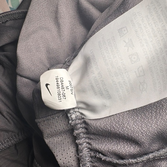 Nike Women's Running Shorts Gray, Athletic, Size Medium with Built-In Liner - Picture 4 of 7